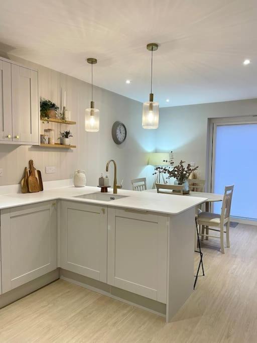 Modern, Central Bungalow With Large Garden Bournemouth Luaran gambar